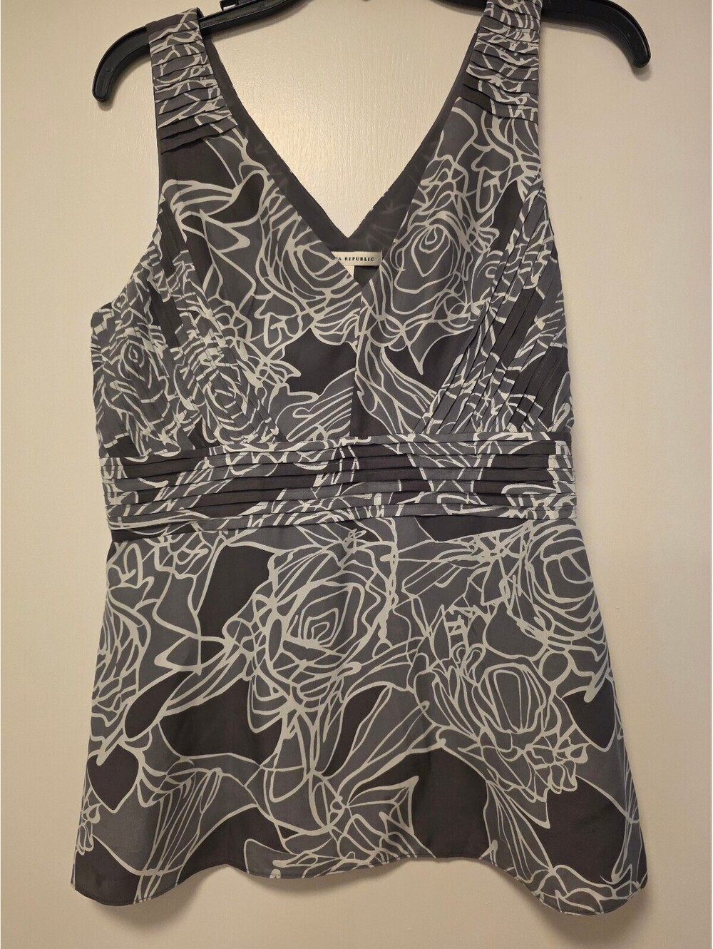 Banana Republic taupe floral top